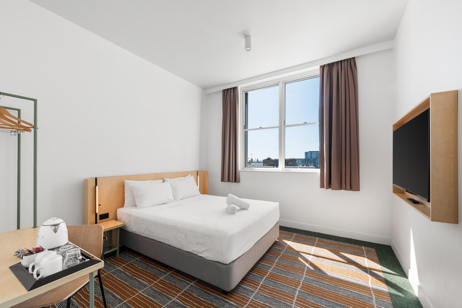 Queen Opera Harbour View Ensuite
